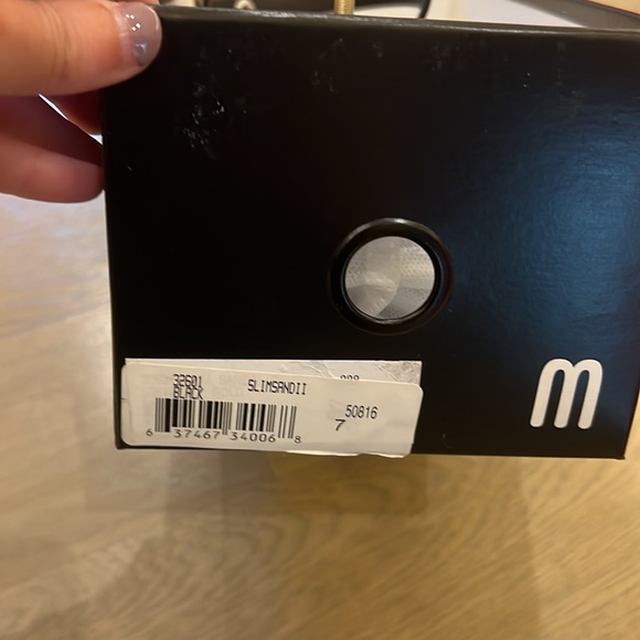 Black rubber sandal with metallic thong - Picture 2 of 3